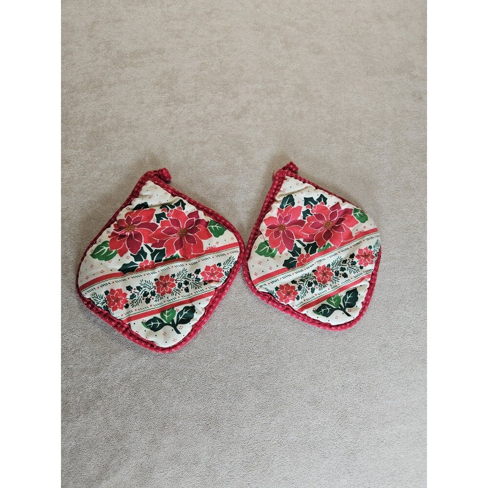 Pair Vintage Poinsettia Christmas Potholders Nostalgia Classic Holiday Hot Pads
